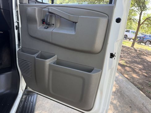 Used 2019 Chevrolet Express 3500 LT w/ LT Preferred Equipment Group RWD image 9