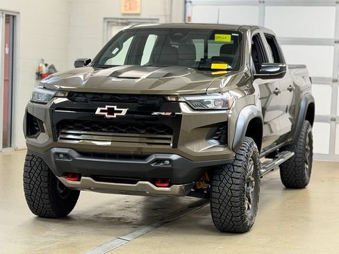 Used 2024 Chevrolet Colorado ZR2 w/ Safety Package AWD/4WD image 3