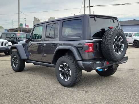 Used 2025 Jeep Wrangler Unlimited Rubicon 4xe w/ Convenience Group AWD/4WD image 3