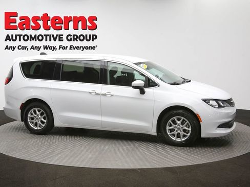 Used 2023 Chrysler Voyager LX image 46