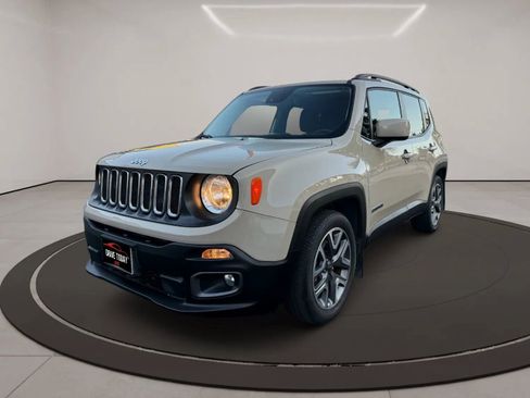 Used 2016 Jeep Renegade Latitude image 2