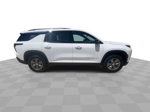 Used 2026 Chevrolet Traverse LT w/ Driver Confidence Package FWD image 9