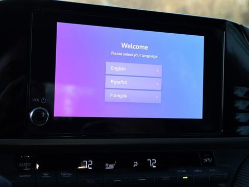 Used 2025 Toyota Camry SE image 10