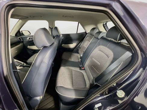Certified 2025 Hyundai Venue Limited FWD image 23