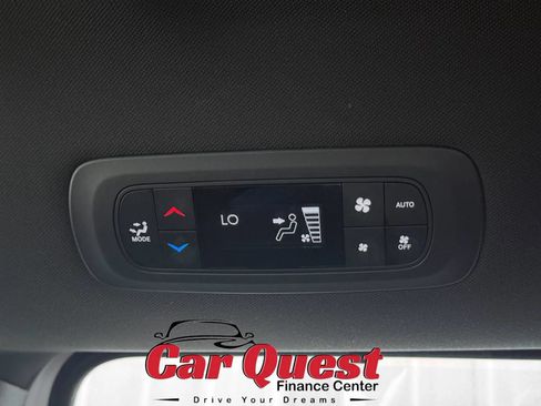 Used 2025 Chrysler Pacifica Select FWD image 26