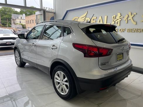 Used 2018 Nissan Rogue Sport SV AWD/4WD image 5