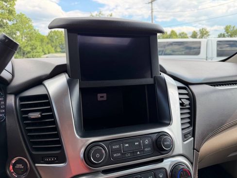 Used 2019 Chevrolet Tahoe LT w/ Luxury Package AWD/4WD image 57