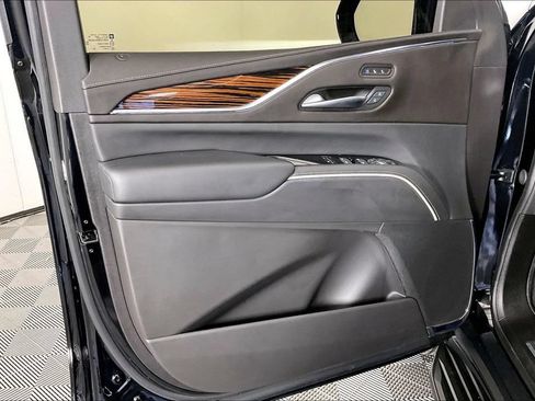 Used 2024 Cadillac Escalade ESV Premium Luxury AWD/4WD image 21