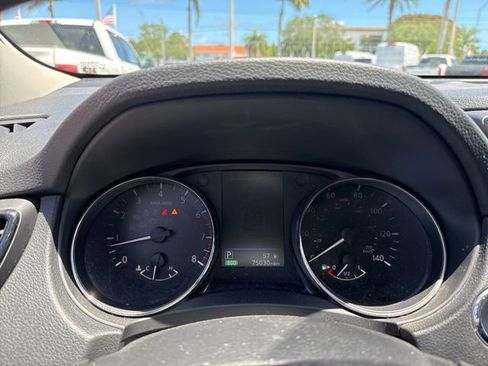 Used 2020 Nissan Rogue SV FWD image 3