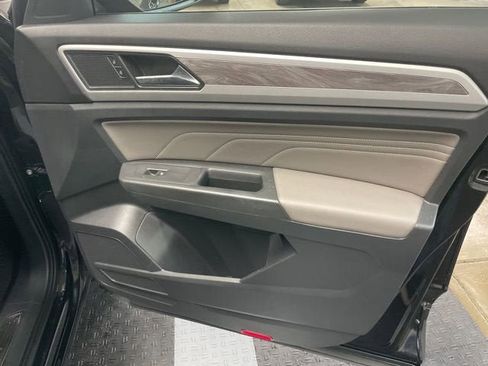 Certified 2023 Volkswagen Atlas Cross Sport SE image 3