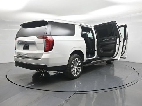 Used 2023 GMC Yukon XL Denali AWD/4WD image 5