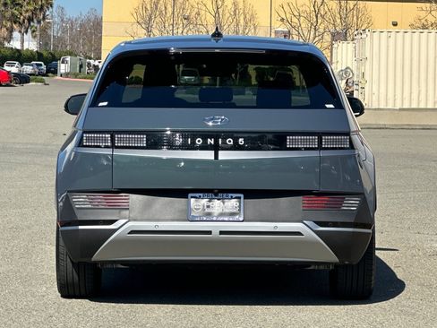 Used 2024 Hyundai Ioniq 5 SEL image 5