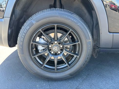 Used 2019 Jeep Cherokee Latitude w/ Popular Appearance Group image 17