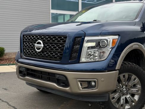 Used 2018 Nissan Titan SV AWD/4WD image 4