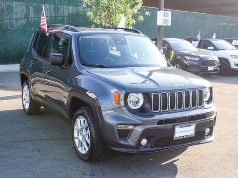 Used 2022 Jeep Renegade Latitude AWD/4WD image 3