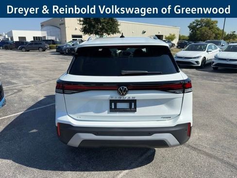 New 2025 Volkswagen Tiguan SE image 6