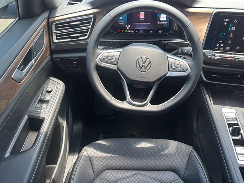 New 2026 Volkswagen Atlas SE FWD image 18