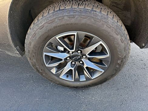 Used 2021 Chevrolet Tahoe Z71 w/ Z71 Signature Package image 11