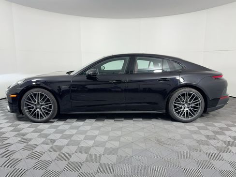 Used 2026 Porsche Panamera image 2