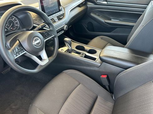 Used 2025 Nissan Altima 2.5 SV FWD image 10