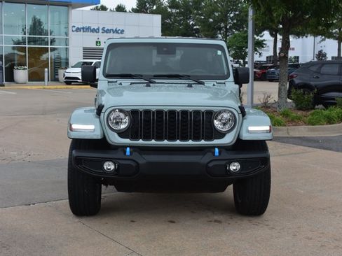 Used 2024 Jeep Wrangler Unlimited w/ Convenience Group AWD/4WD image 2