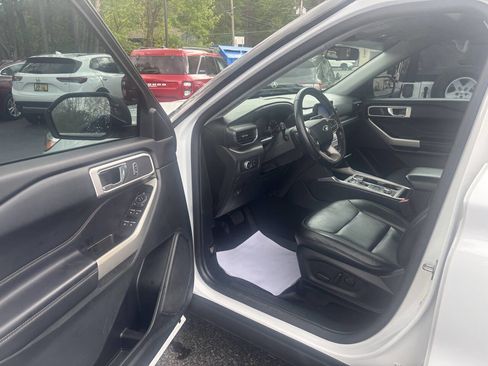 Used 2021 Ford Explorer XLT w/ Equipment Group 202A image 17