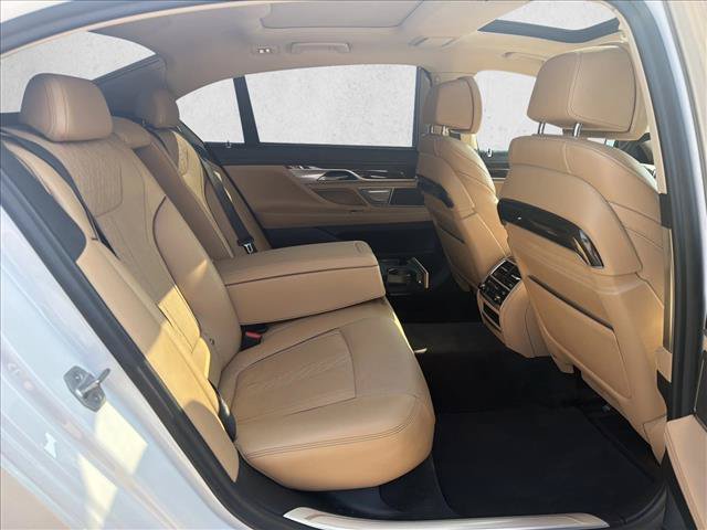 Used 2020 BMW 750i xDrive w/ Executive Package AWD/4WD image 27