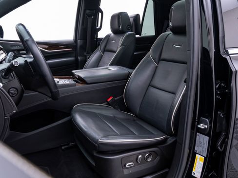 Used 2021 Cadillac Escalade Premium Luxury AWD/4WD image 17