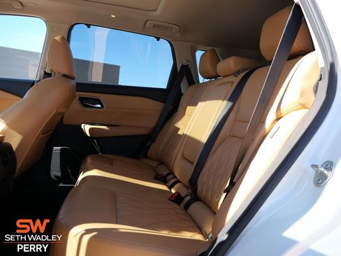 Used 2022 Nissan Rogue Platinum w/ Head-Up Display Package image 13