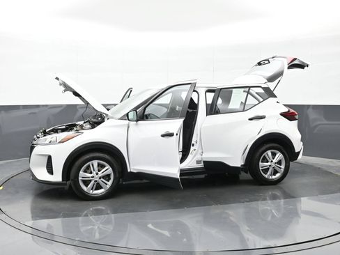 Used 2022 Nissan Kicks S FWD image 48