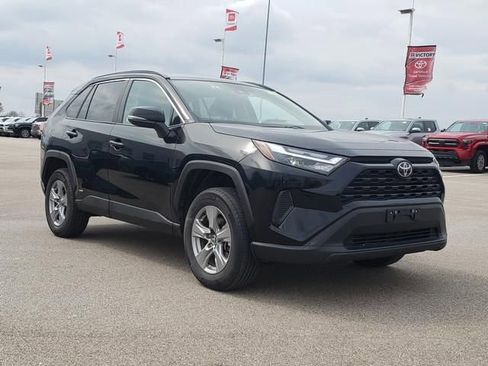 Used 2025 Toyota RAV4 XLE AWD/4WD image 3