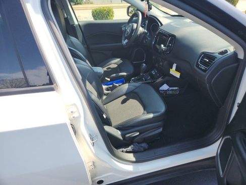 Used 2021 Jeep Compass Latitude image 12