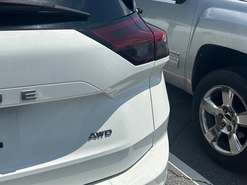 Used 2024 Nissan Rogue S AWD/4WD image 11
