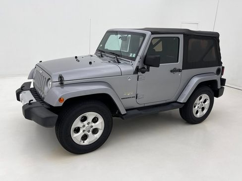 Used 2015 Jeep Wrangler Sahara AWD/4WD image 9