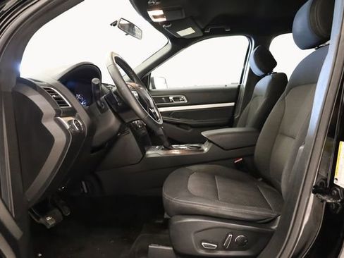 Used 2017 Ford Explorer XLT image 13