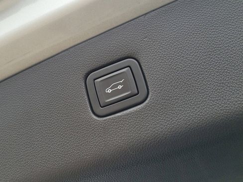 Used 2020 Chevrolet Blazer LT FWD image 9