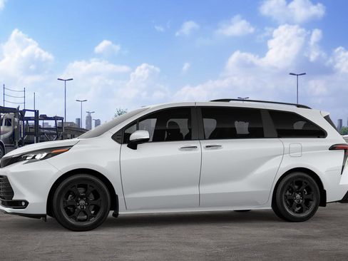 New 2026 Toyota Sienna XLE Woodland Edition image 5