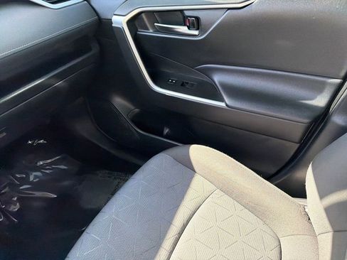 Used 2020 Toyota RAV4 XLE w/ Convenience Package FWD image 29