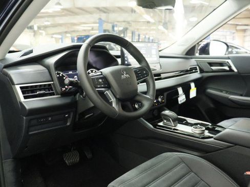 New 2026 Mitsubishi Outlander FWD image 5