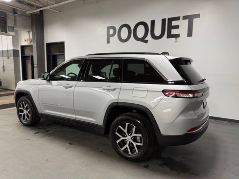 Used 2024 Jeep Grand Cherokee Limited w/ Luxury Tech Group II image 6