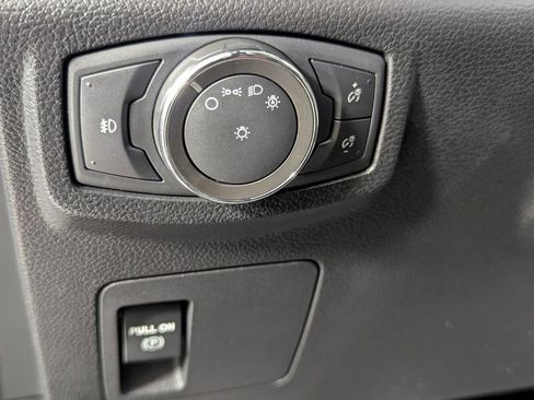 Used 2020 Ford Expedition XLT image 15