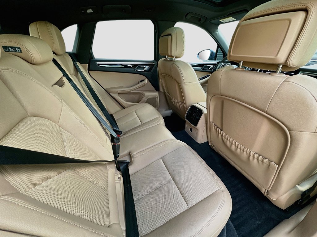 Certified 2024 Porsche Macan S AWD/4WD image 28