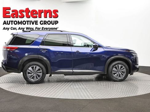 Used 2025 Nissan Pathfinder SV FWD image 4