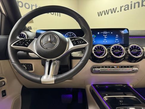 Used 2025 Mercedes-Benz GLB 250 image 9