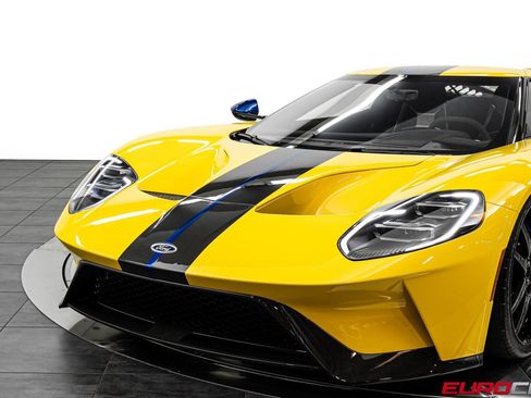 Used 2020 Ford GT Carbon Series RWD image 17
