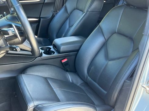 Certified 2023 Porsche Macan AWD/4WD image 5