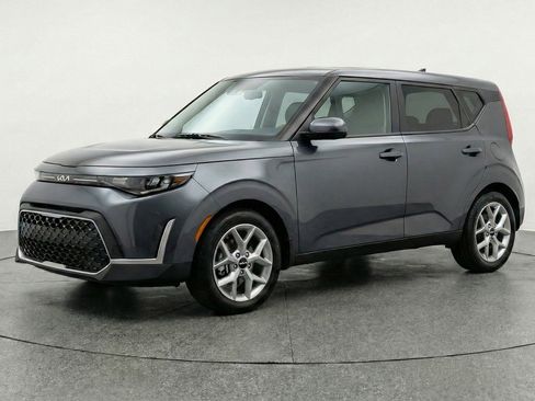 Used 2025 Kia Soul LX w/ LX Technology Package FWD image 3