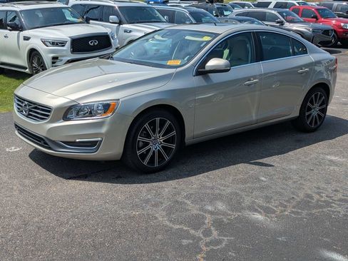 Used 2018 Volvo S60 T5 Inscription FWD image 3