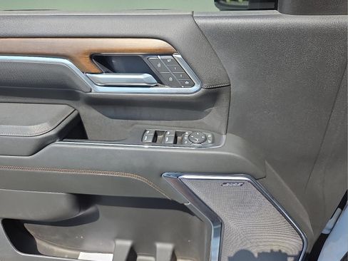 Certified 2025 Chevrolet Silverado 2500 High Country w/ Technology Package AWD/4WD image 25
