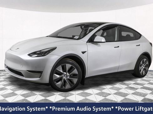 Used 2022 Tesla Model Y Long Range image 2